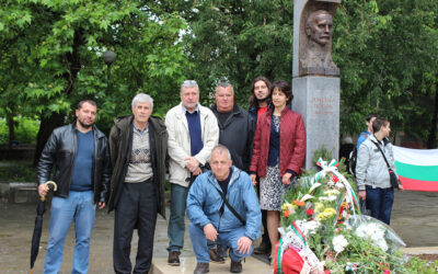 Плевенчани изградиха паметник на Данаил Попов с дарителство